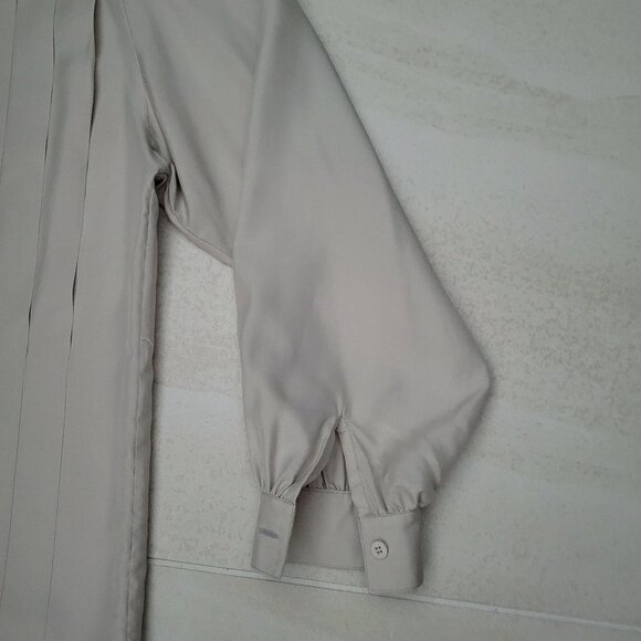 100% silk blouse. Size 4 - Picture 6 of 8